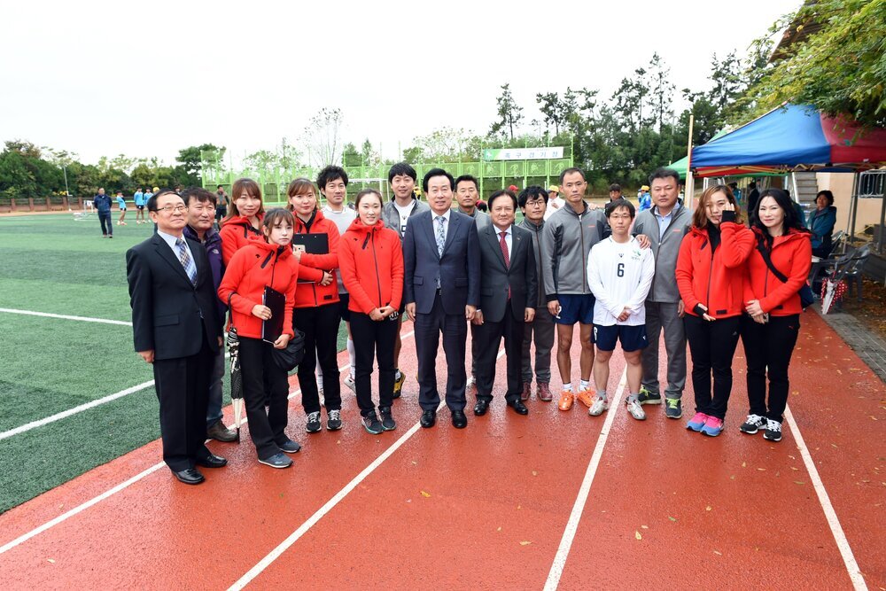 도민생활체육대축전격려방문11(2015,10,17,무안현경중).jpg