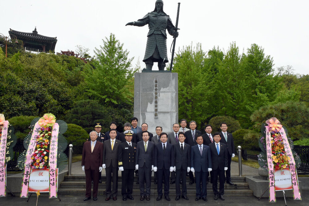 이충무공탄신제471주년기념동상참배10(2016,4,28,유달산).jpg