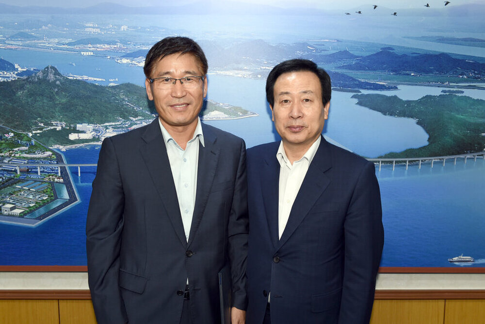 2030도시기본계획전문가자문단위촉장수여08(2016,6,28,시장실).jpg