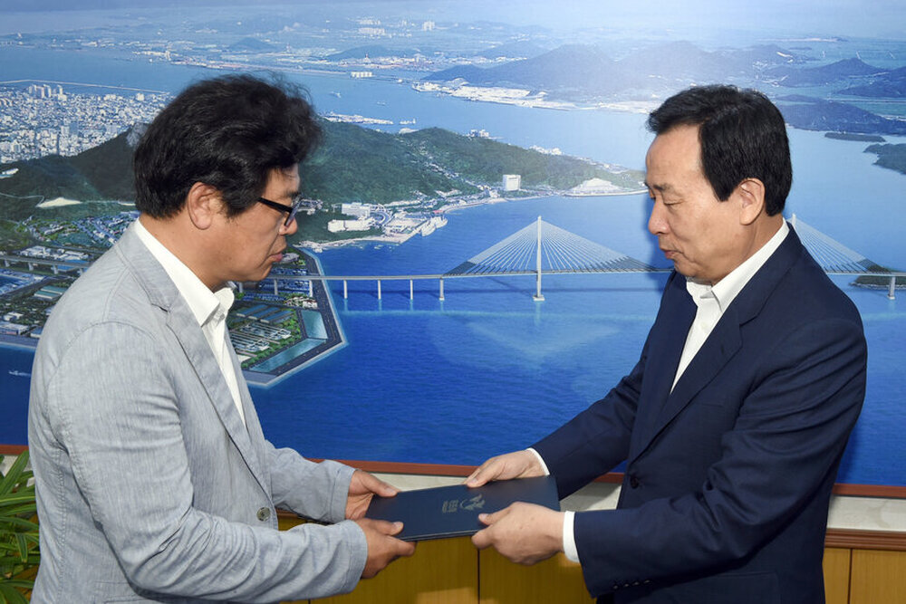 2030도시기본계획전문가자문단위촉장수여15(2016,6,28,시장실).jpg