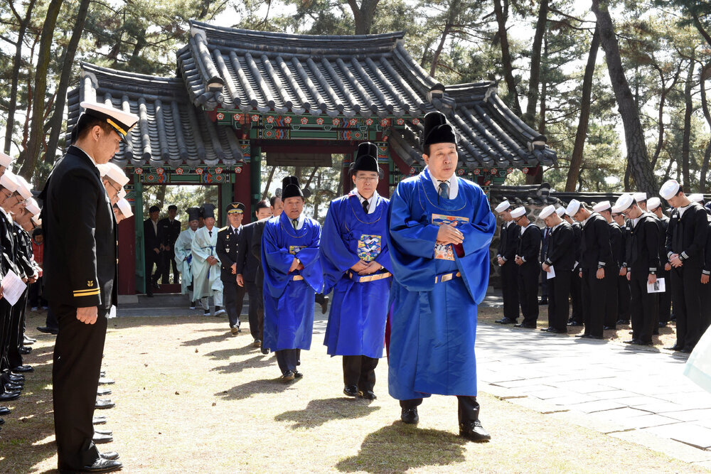 이충무공탄신제472주년기념제전식02(2017,4,28,고하도모충각).jpg