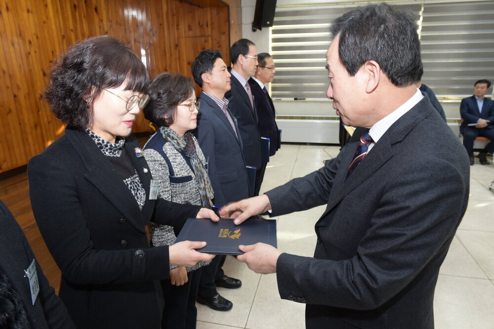박홍률 목포시장 표창장 전달.