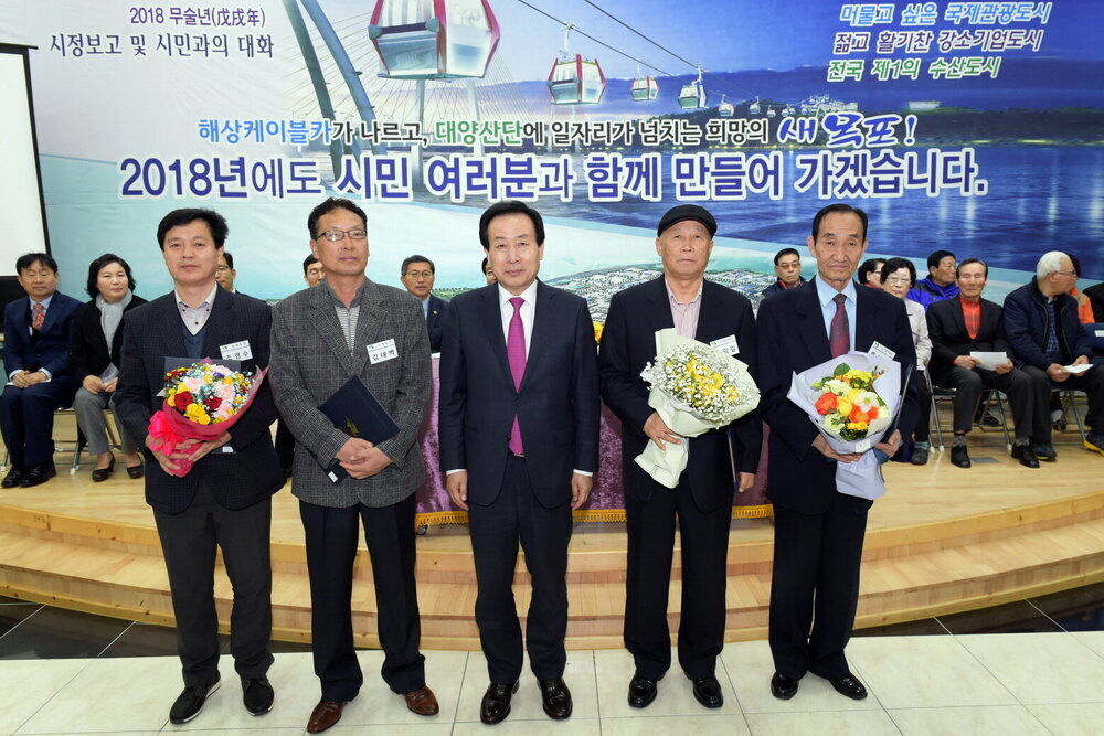 박홍률 목포시장 수상자와 기념촬영.