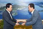 2016,7,18일자5급및6급전보임용장교부01(2016,7,18,시장실).jpg