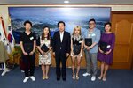 평화광장연인의거리포토존공모당선작시상11(2016,9,2,시장실).jpg
